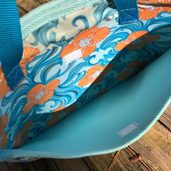 Lilly Pulitzer Laptop Tote in Do the Wave Print - Picture 10 of 12